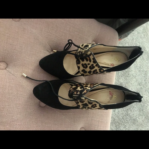 Oxford style lace up pumps by Isolde - Picture 3 of 8